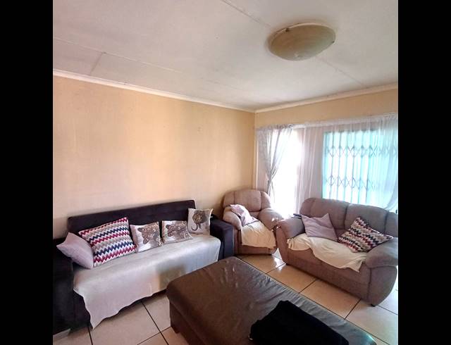 3 BEDROOM TOWNHOUSE FOR SALE IN RIVERSDALE